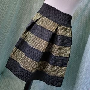 Black & Gold pleated skirt ✨️